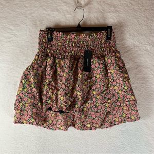 VERO MODA Women's NWT Floral Tiered Vmelli Short Skirt Size M Geranium Pink 5582